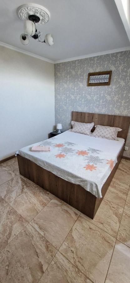Tecuci Apartment In The Center 基希讷乌 外观 照片