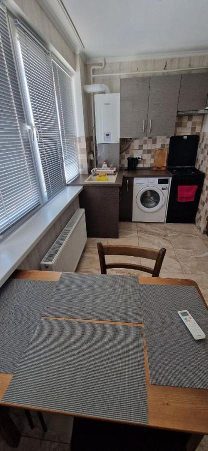 Tecuci Apartment In The Center 基希讷乌 外观 照片